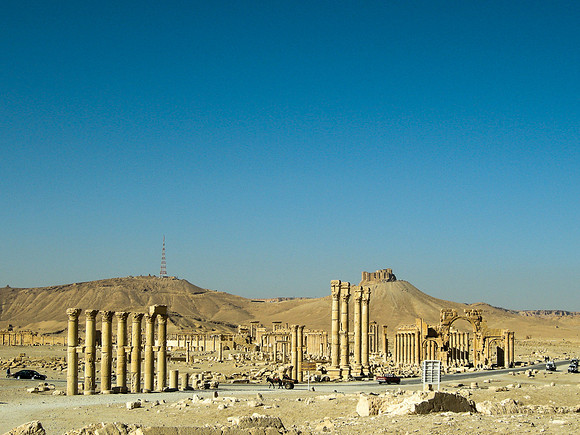 2. Palmyra main site from East -destroyed Monumental Arch at right