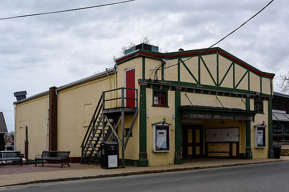 Exterior immediately before the start of the renovation work (April 20, 2015)