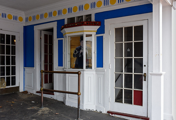 Entrance and ticket kiosk, with Oliver Hardy inside, before renovation works. (April 20, 2015)