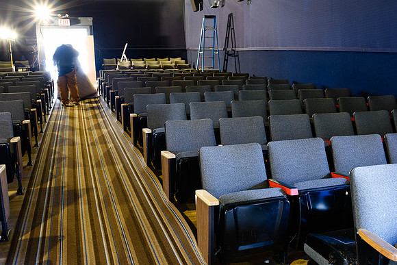 week 5: Remaining seats installed; laying the gangway carpet (May 22, 2015)