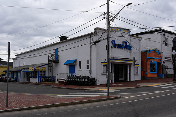Exterior immediately before the start of the renovation work. (April 27, 2015)